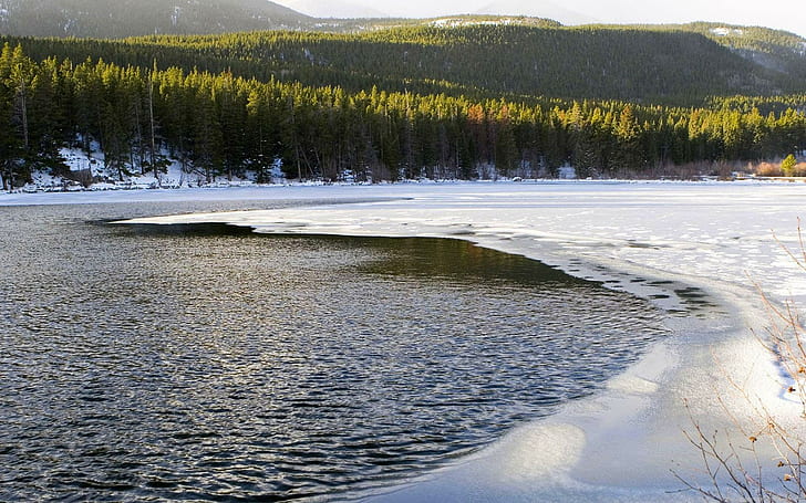 ฤดูหนาวน้ำแข็งภูเขาทะเลสาบธรรมชาติเย็นน้ำต้นไม้ป่าแสงฤดูหนาวธรรมชาติและที่ดิน, วอลล์เปเปอร์ HD