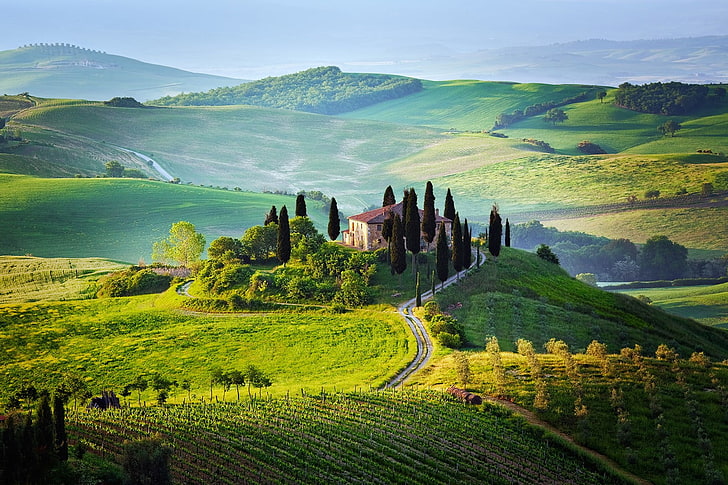 weißes konkretes Haus, Landschaft, Italien, Hügel, Feld, Bauernhof, HD-Hintergrundbild