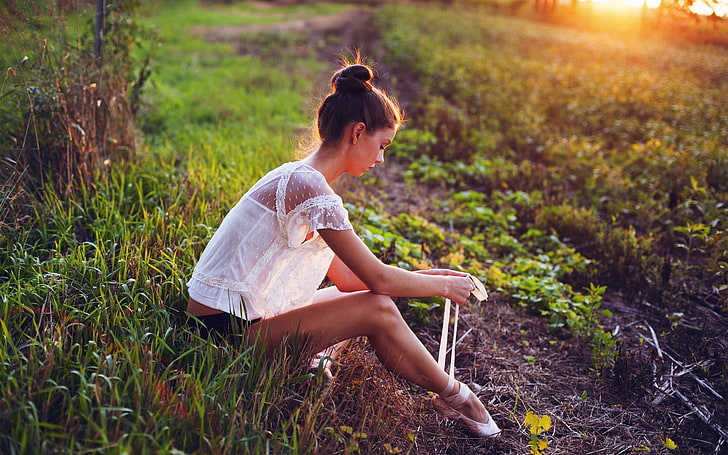 girls white lace dress, greens, girl, sunset, nature, Pointe shoes, HD wallpaper