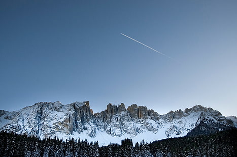 заснежена планина, природа, планини, сняг, ясно небе, борови дървета, пейзаж, HD тапет HD wallpaper