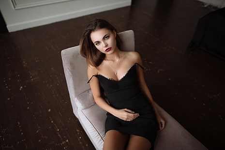 mujer, retrato, sentado, lápiz labial rojo, vestido negro, collar, Fondo de pantalla HD HD wallpaper