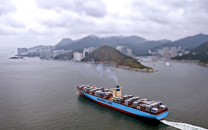 niebieski i czerwony statek, niebiesko-biały statek towarowy na akwenie, tilt shift, kontenerowiec, statek, Hongkong, morze, krajobraz, Tapety HD