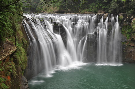 снимка на водопади, заобиколени от дървета през деня, снимка, дървета, през деня, водопад, Тайван, природа, река, вода, гора, поток, живопис, падане, тропическа дъждовна гора, красота в природата, дърво, HD тапет HD wallpaper