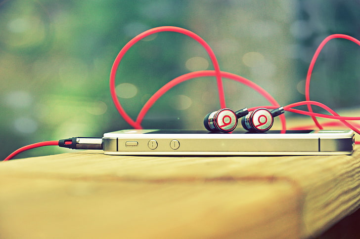 white iPhone 4 and red Beats by Dr. Dre cannalbuds, Apple, headphones, Beats by dr. Dre, I Phone 4, HD wallpaper