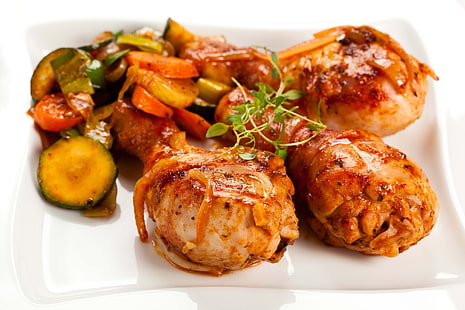 Gebratene Hühner, Beine, Fleisch, drei, Braten, Gemüse, Gericht, HD-Hintergrundbild HD wallpaper