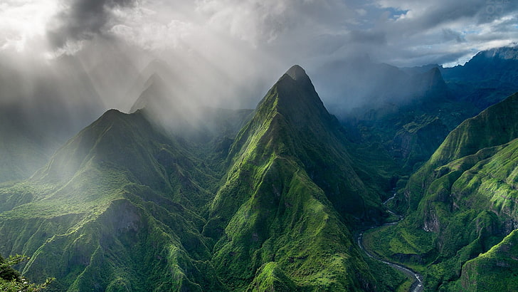 foto de montaña verde, naturaleza, paisaje, árboles, nubes, montañas, fotografía, isla, valle, rayos de sol, francés, colinas, Fondo de pantalla HD