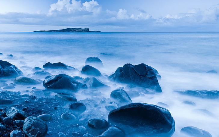 Черные скалы на берегу моря отредактированные фото, Шотландия, Скай, побережье, пляж, длинные выдержки, природа, пейзаж, скалы, остров, вода, Великобритания, облака, море, HD обои