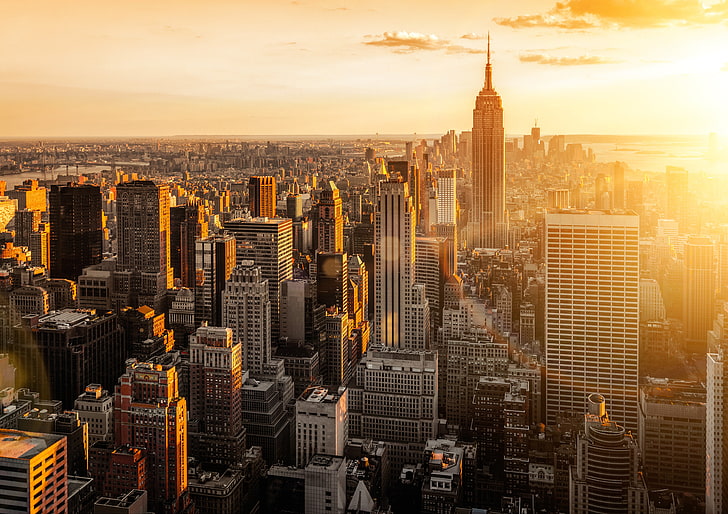 منظر علوي ، مبنى خرساني باللونين الأبيض والرمادي ، تحت السماء البيضاء والرمادية ، منظر المدينة ، غروب الشمس ، مدينة نيويورك ، مانهاتن، خلفية HD