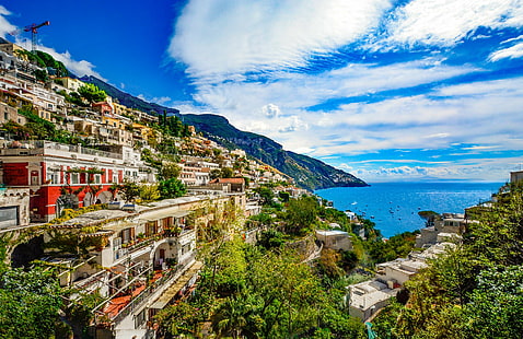amalfi, costa de amalfi, arquitectura, playa, hermosa, azul, ciudad, paisaje urbano, nubes, costa, costa, luz del día, hdr, ladera, casa, isla, italia, hito, paisaje, mediterráneo, montaña, naturaleza, océano, al aire libre, Fondo de pantalla HD HD wallpaper