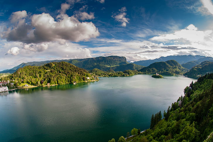 gündüz yeşil dağlarla çevrili gölün havadan görünümü, göl bled, göl bled, Bled Gölü, kale, havadan görünümü, yeşil dağlar, gündüz, Bled Gölü, Avrupa, Gorenjska, Slovenya, Yukarı Carniola, Slovenija, göl, dağ, doğa,manzara, su, avrupa Alpleri, açık havada, manzara, yaz, gökyüzü, orman, mavi, HD masaüstü duvar kağıdı