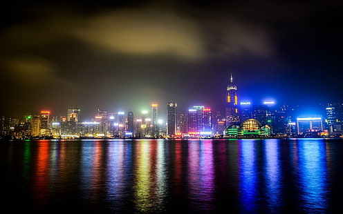 写真、都市、都市、建物、都市景観、夜、ライト、街の明かり、街灯、水、海、反射、雲、香港、 HDデスクトップの壁紙 HD wallpaper