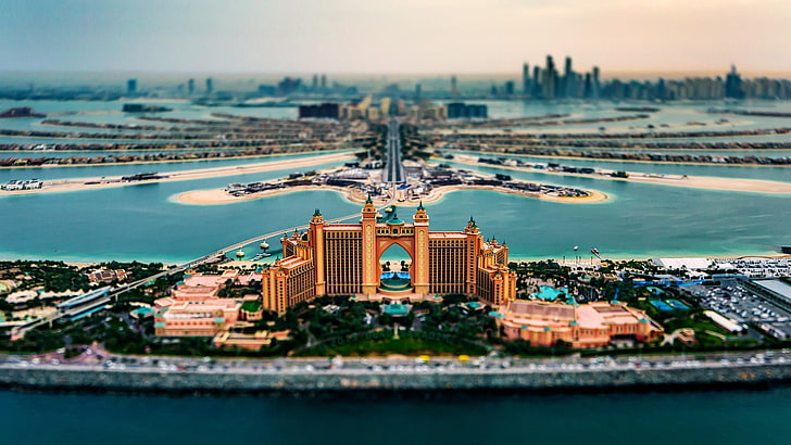 miniaturowy budynek z brązowego betonu, tilt shift, pejzaż miejski, Dubaj, Zjednoczone Emiraty Arabskie, architektura, wyspa, morze, hotel, Tapety HD