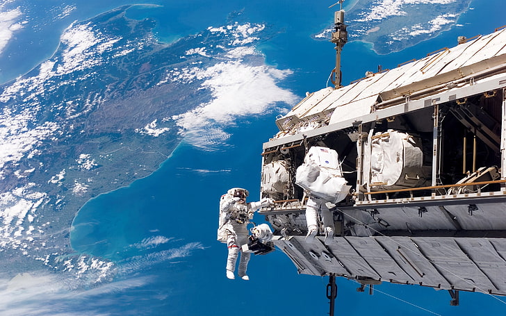 two white astronaut's suits, space, astronaut, Earth, International Space Station, NASA, New Zealand, HD wallpaper