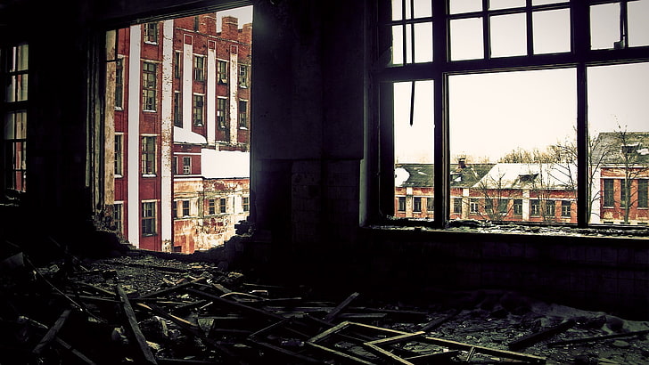 cadre de fenêtre en bois gris, ruine, abandonné, dégradation urbaine, architecture, bâtiment, ville, Fond d'écran HD
