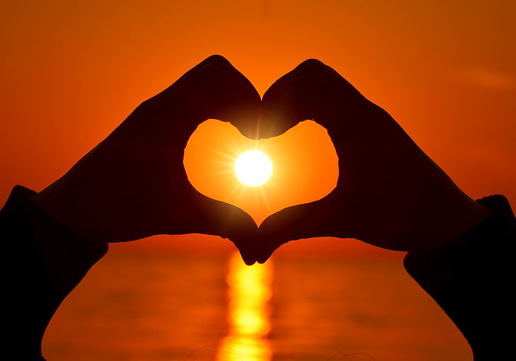 forma de corazón de mano, amor, corazón, puesta de sol, romántico, manos, Fondo de pantalla HD