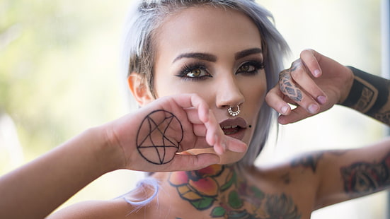 Suicide Girls, tatuaje, cabello violeta, piercing, Fishball Suicide, Fondo de pantalla HD HD wallpaper