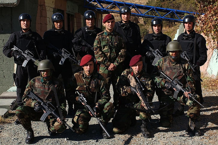 Turkiska specialstyrkor, räddningsteam, rödbruna basker, soldat, militär, vapen, HD tapet