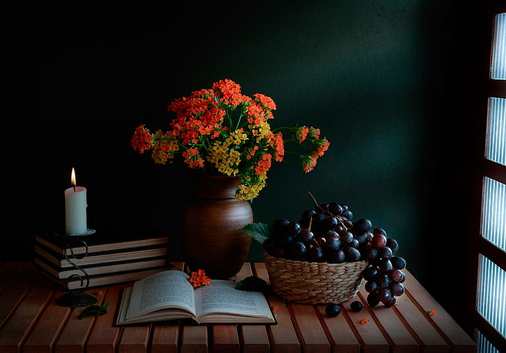 libri, candele, bouquet, uva, natura morta, una luce guida, Sfondo HD