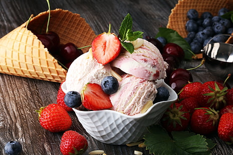Еда, мороженое, ягоды, черника, вишня, фрукты, натюрморт, клубника, вафельный рожок, HD обои HD wallpaper