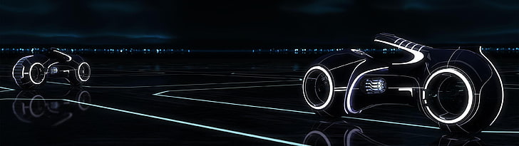 Schwarz-Weiß-Roboter-Motorrad digitale Tapete, Tron: Legacy, Light Cycle, Filme, mehrere Displays, zwei Monitore, HD-Hintergrundbild