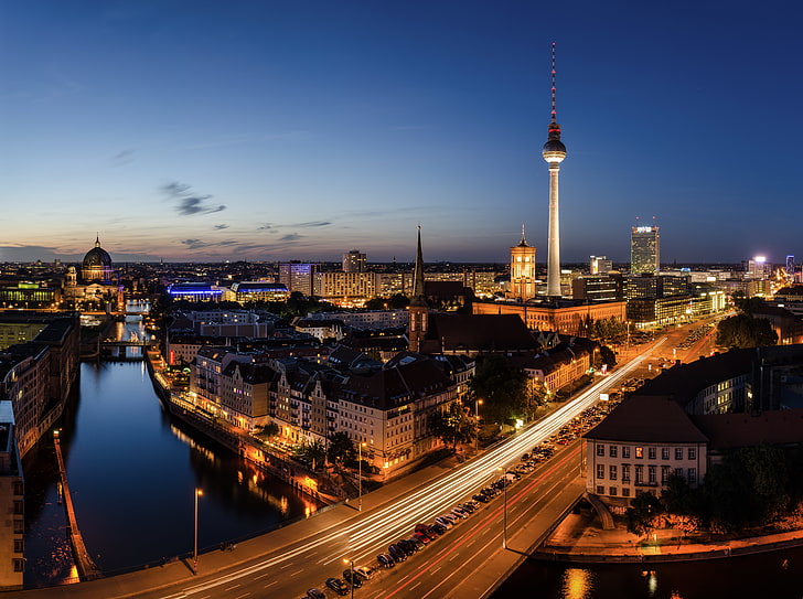 ベルリンのスカイライン、夜、橋、都市、都市、ライト、道路、ドイツ、通り、ベルリン、建物、ベルリンからスカイラインの青の時間、建物、ベルリンのスカイラインの青の時間、駐車場、駐車場の車、 HDデスクトップの壁紙