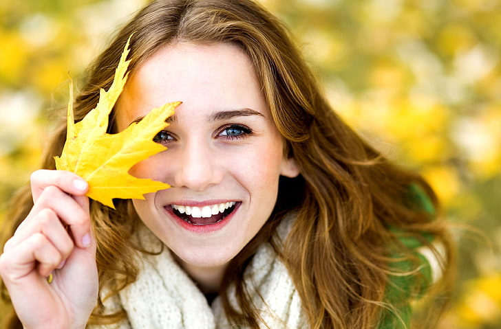 women's gray and brown coat, autumn, leaves, girl, joy, yellow, smile, background, Wallpaper, mood, woman, laughter, blur, positive, leaf, widescreen, full screen, HD wallpapers, leave, HD wallpaper