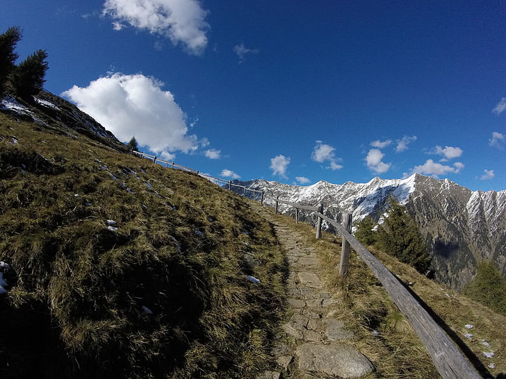 ścieżka z brązowego betonu i drewniana balustrada, przyroda, góry, krajobraz, Włochy, Południowy Tyrol, jesień, Tapety HD