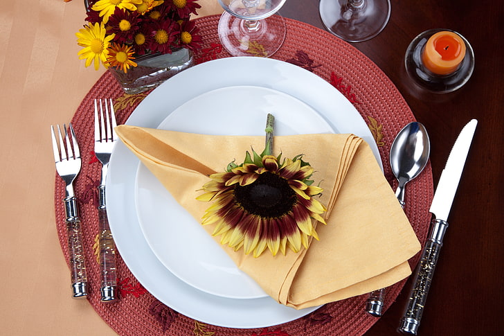 pink table napkin and sunflower, table, decoration, fall, flowers, sunflowers, dishes, napkin, HD wallpaper