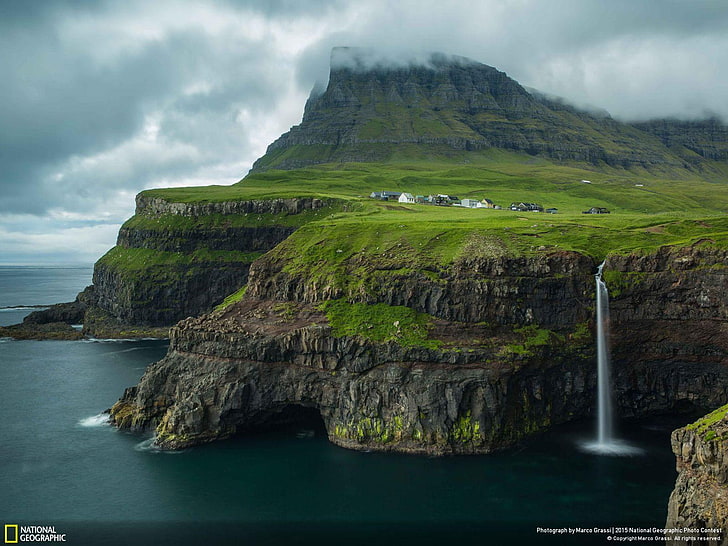 Vagar Faroe Islands Living on the edge-2015 Nation.., green and brown cliff, HD wallpaper