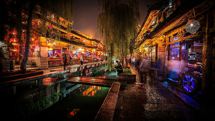 riflessione, notte, città, strada, illuminazione, vista sulla strada, paesaggio urbano, sera, oscurità, bar, cielo, città va, Lijiang, Yunnan, Cina, Asia, Sfondo HD