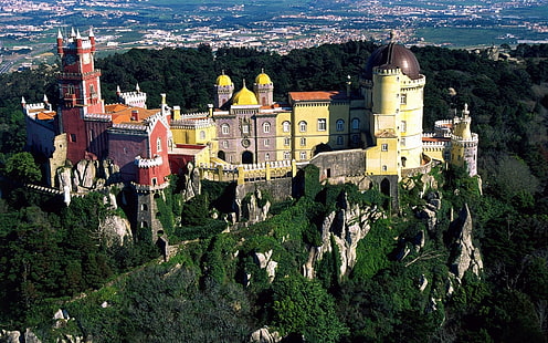 жълт замък, Португалия, Лисабон, хълм, замък, дворец, природа, HD тапет HD wallpaper