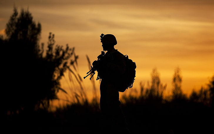 silhouette of soldier, Military, Soldier, Assault Rifle, Gun, Machine Gun, Sunrise, Sunset, Weapon, HD wallpaper