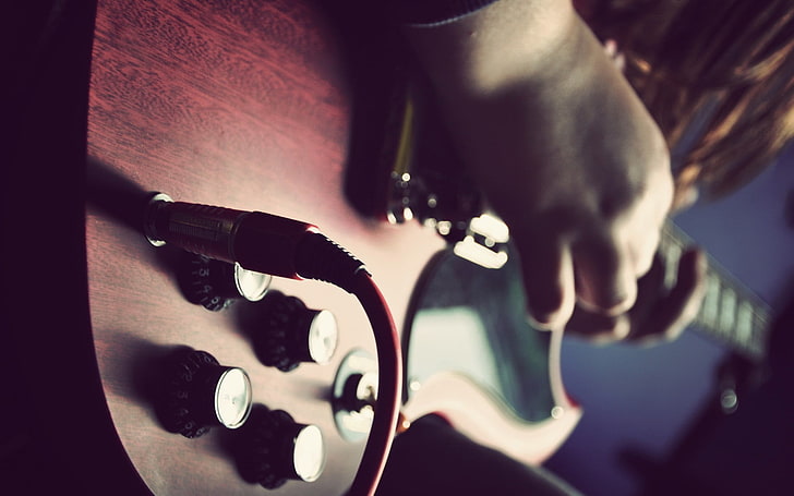 kahverengi Stratocaster tarzı elektro gitar, gitar, müzisyen, bulanık, müzik, müzik aleti, HD masaüstü duvar kağıdı