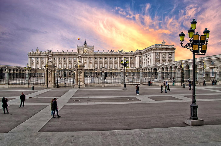 niebo, chmury, teren, latarnia, Hiszpania, Pałac, Madryt, Pałac Królewski w Madrycie, Tapety HD