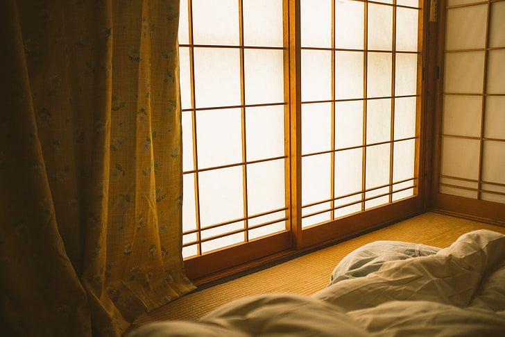 brązowe drewniane drzwi szklane, łóżko, pokój, wnętrze, japońskie wnętrze, Tapety HD