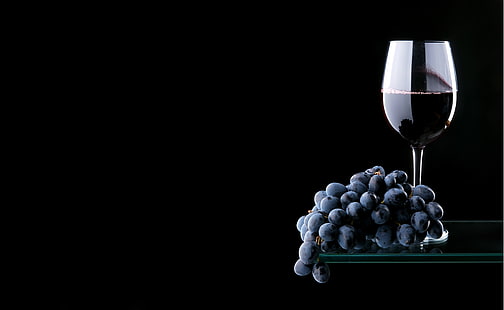 grapes and wine drinking glass, glass, reflection, wine, red, grapes, bunch, shelf, HD wallpaper HD wallpaper