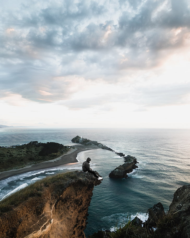 هوديي رمادي للرجال ، جرف ، البحر ، وحده ، العزلة ، نيوزيلندا، خلفية HD، خلفية الهاتف