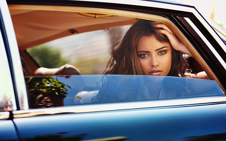 women, brunette, car, looking at viewer, women with cars, airbrushed, Nataniele Ribeiro, HD wallpaper