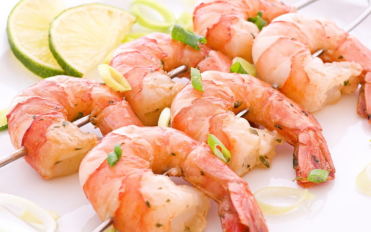 six cooked shrimps, shrimp, lime, onion, HD wallpaper