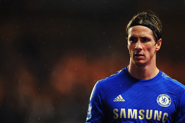 calciatore che indossa la maglia adidas Samsung, Inghilterra, Sport, Pioggia, Calcio, Club, Chelsea, Fernando Torres, Sfondo HD