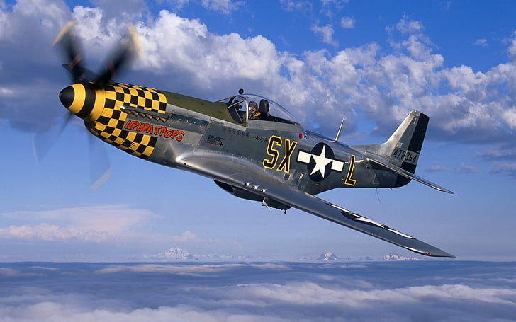 szaro-żółty samolot, myśliwiec p-51, mustang, niebo, północnoamerykański, chmury, śmigło, samolot, Tapety HD