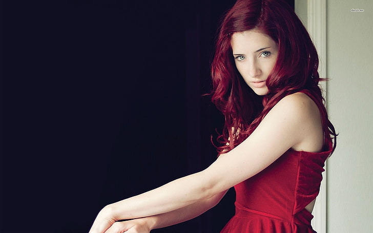 gaun tanpa lengan merah wanita, Susan Coffey, model, berambut merah, Wallpaper HD
