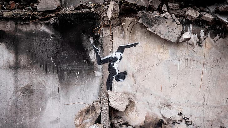 фреска, граффити, произведение искусства, Украина, Бэнкси, стена, руины, война, монохромный, гимнастика, гимнастка, HD обои