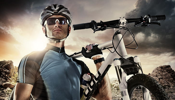 небо, солнце, облака, пейзаж, велосипед, поза, камни, фон, очки, футболка, перчатки, шлем, спортсмен, мужчина, велосипедист, HD обои