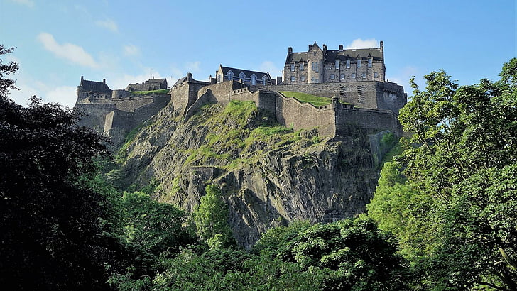 إدنبرة ، القلعة ، القلعة الأولى ، اسكتلندا ، بريطانيا العظمى ، المملكة المتحدة ، الصخور ، الشجيرات ، الحصن، خلفية HD