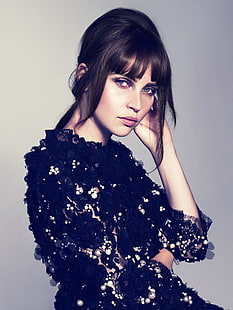 Felicity Jones, Schauspielerin, Brünette, schwarzes Kleid, HD-Hintergrundbild HD wallpaper