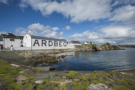 natura, paesaggio, isola, isola di Islay, Scozia, costa, Regno Unito, mare, nuvole, edificio, Ardbeg, distilleria, roccia, pietre, baia, Sfondo HD HD wallpaper
