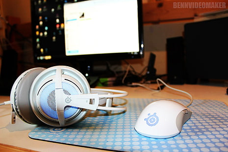 синя и бяла кабелна компютърна мишка, SteelSeries, слушалки, компютърни мишки, HD тапет HD wallpaper