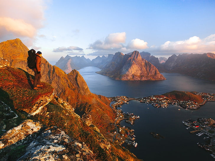 Mount Reinebringen Norwegia-HD Desktop Wallpaper, gunung coklat, Wallpaper HD