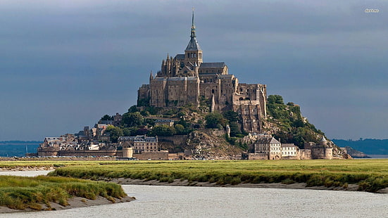 Castillo de hormigón marrón y azul, castillo, paisaje, Mont Saint-Michel, edificio, Francia, medieval, llanuras, iglesia, abadía, Fondo de pantalla HD HD wallpaper